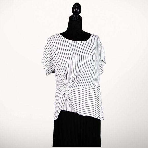 SHINESTAR BLACK PLEATED SKIRT - Picture 3 of 3